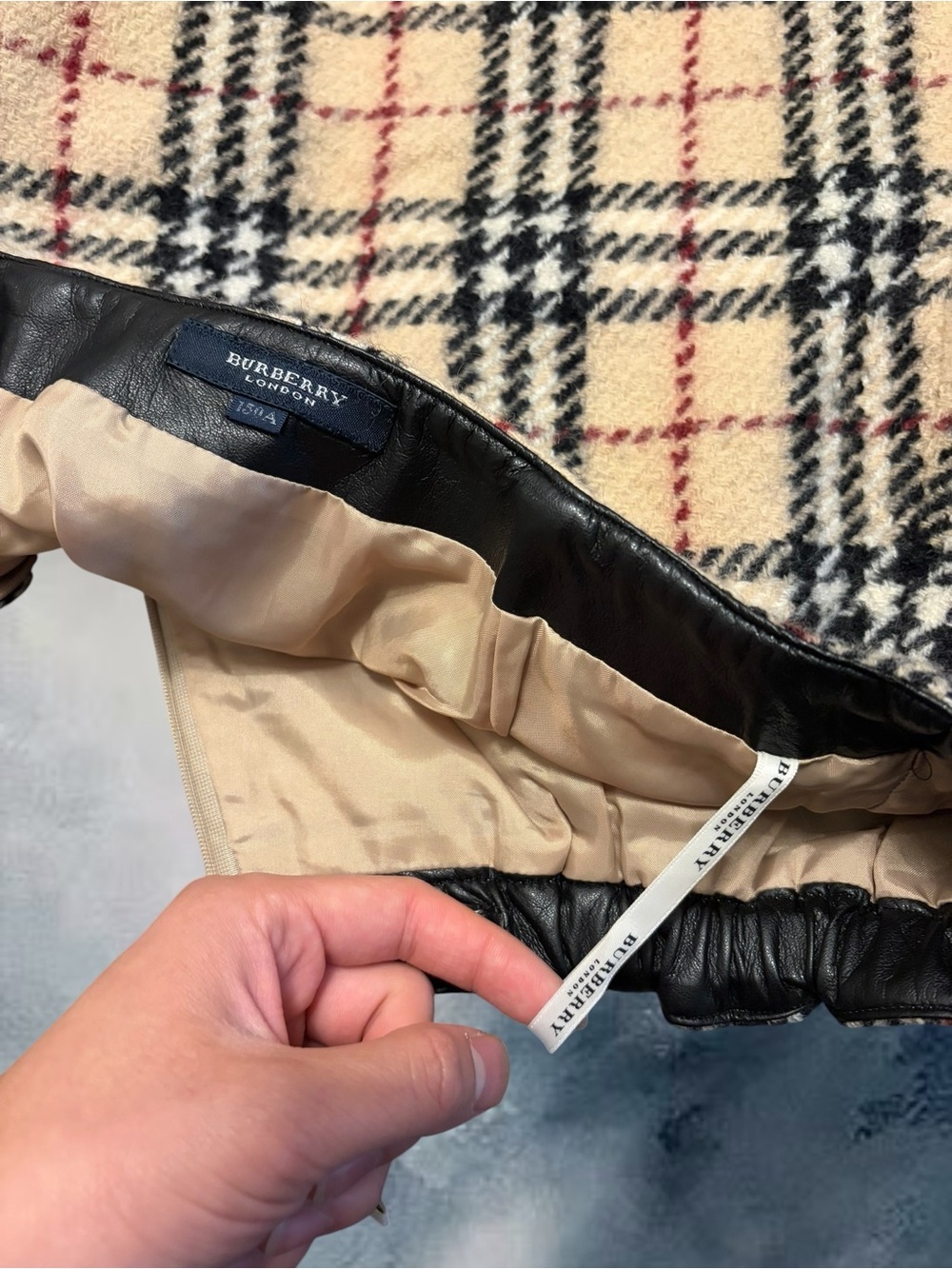 Burberry woolClassic Plaid A-Line Skirt in Cream and Black image 5